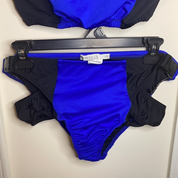 “Tan lines” Snap Buckle Swimsuit - Picture 4 of 5